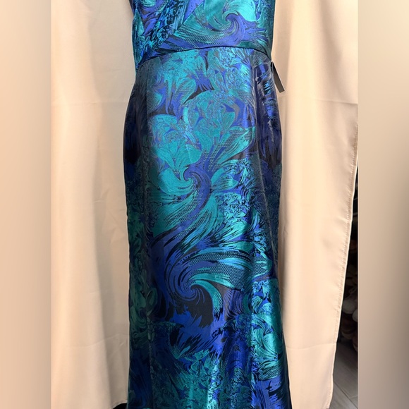 NWT- Adrianna Papell Metallic Gown - Picture 8 of 12